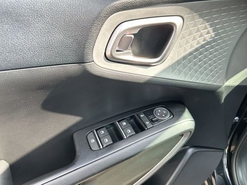 Used 2024 Kia Soul LX image 13