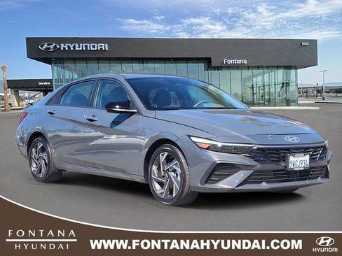 Certified 2025 Hyundai Elantra SEL FWD image 1