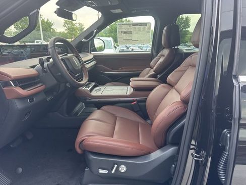 New 2025 Lincoln Navigator L Reserve image 11