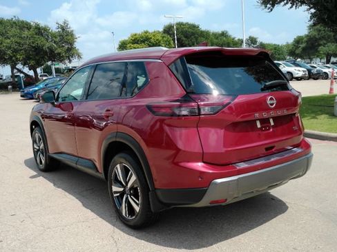 Used 2024 Nissan Rogue SL w/ SL Premium Package FWD image 12