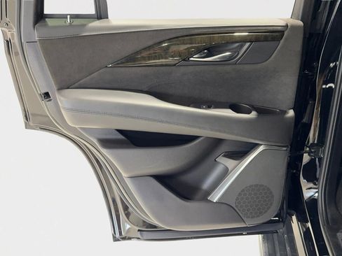 Used 2019 Cadillac Escalade Platinum image 16