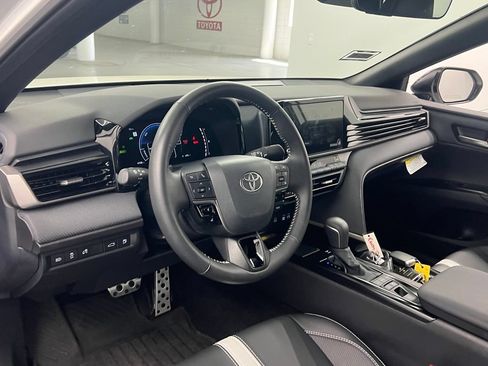 Used 2026 Toyota Camry Hybrid w/ Convenience Package FWD image 11