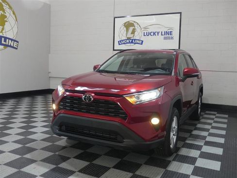 Used 2021 Toyota RAV4 XLE AWD/4WD image 4