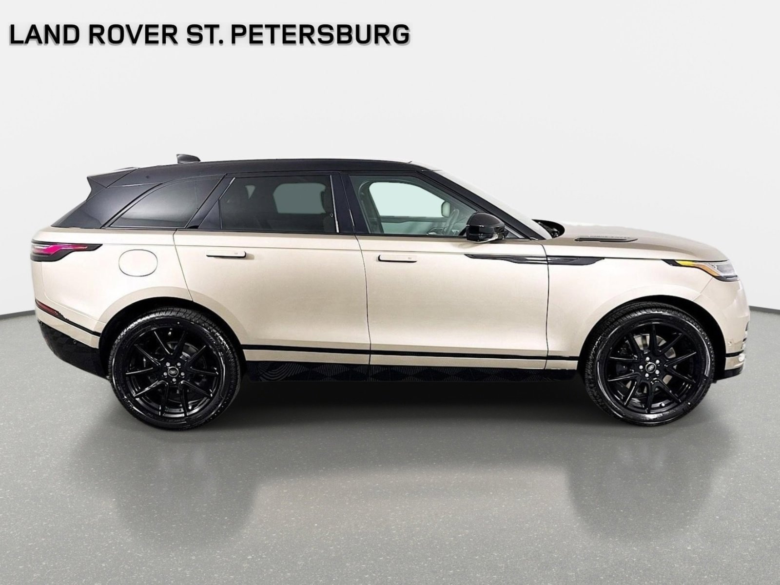 Used 2026 Land Rover Range Rover Velar Dynamic SE AWD/4WD image 4