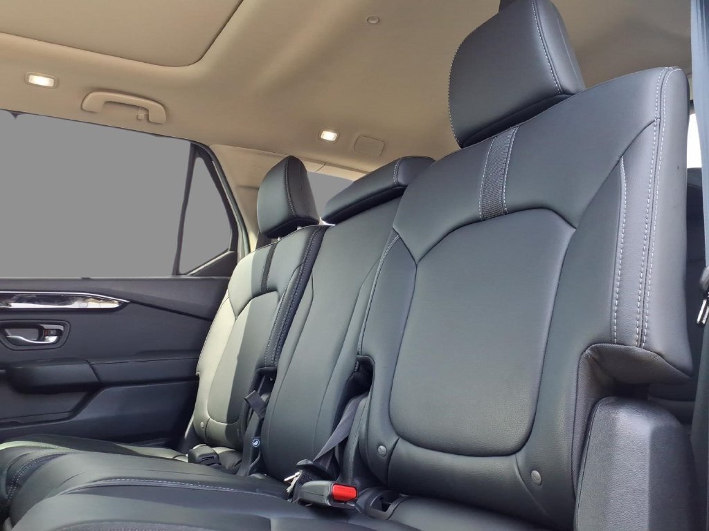 Used 2025 Honda Pilot Touring image 18