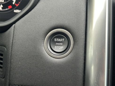 Used 2024 Land Rover Discovery S image 33