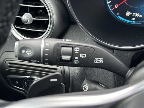 Used 2022 Mercedes-Benz GLC 300 4MATIC image 25