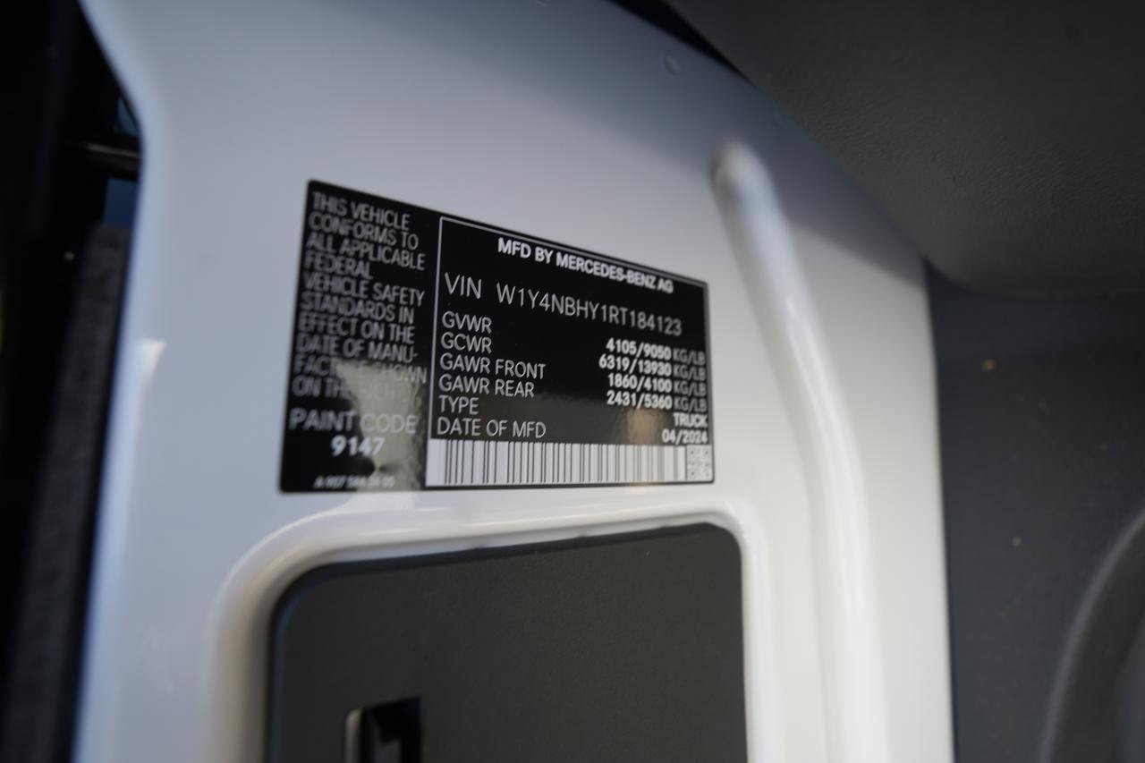 Used 2024 Mercedes-Benz Sprinter 2500 image 13