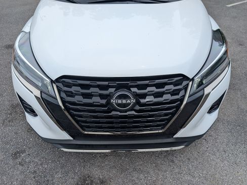 Used 2024 Nissan Kicks SR w/ SR Premium Package FWD image 12