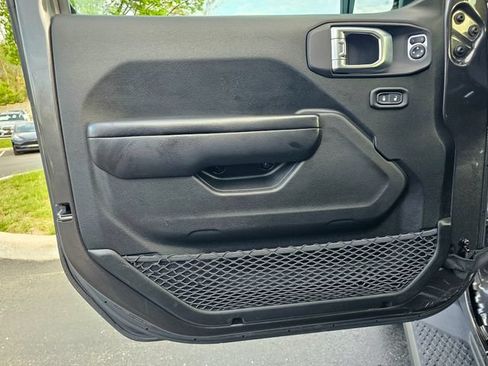 Used 2021 Jeep Wrangler Unlimited Rubicon w/ Cold Weather Group AWD/4WD image 30