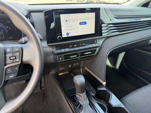 Used 2025 Toyota Camry LE image 21