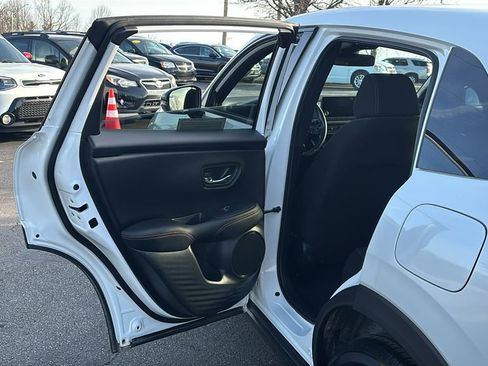 Certified 2023 Honda HR-V Sport image 28