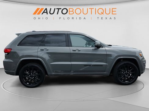 Used 2019 Jeep Grand Cherokee Altitude AWD/4WD image 7