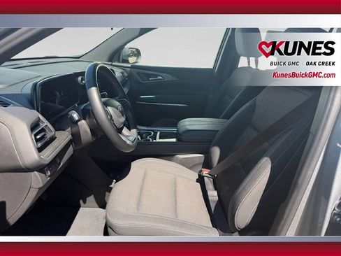 Used 2024 Chevrolet Traverse LT FWD image 13