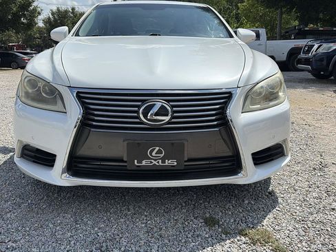 Used 2013 Lexus LS 460 w/ Comfort Pkg RWD image 3