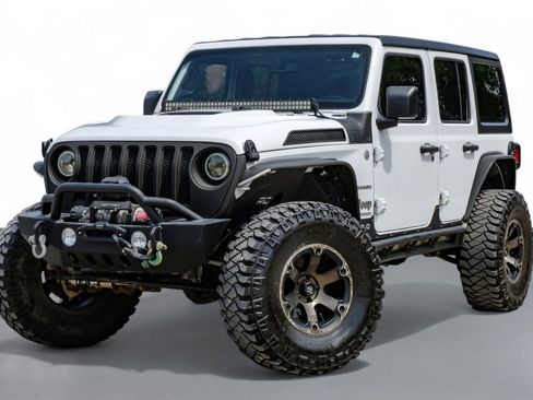 Used 2018 Jeep Wrangler Unlimited Sahara image 4