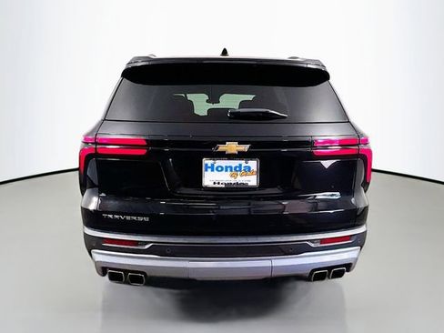 Used 2025 Chevrolet Traverse LT image 24