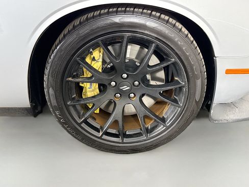 Used 2019 Dodge Challenger R/T Scat Pack w/ Dynamics Package RWD image 30