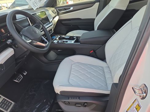 New 2026 Volkswagen Atlas Cross Sport SEL Premium R-Line AWD/4WD image 4