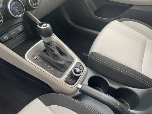 Used 2025 Hyundai Venue SEL image 37