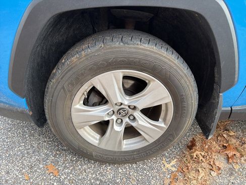 Used 2019 Toyota RAV4 XLE image 10