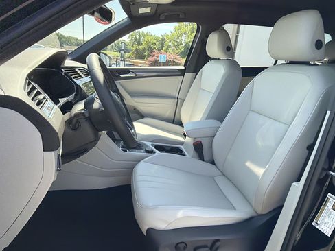 Certified 2023 Volkswagen Tiguan SE R-Line AWD/4WD image 20