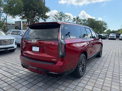 Certified 2024 Cadillac Escalade ESV V AWD/4WD image 10
