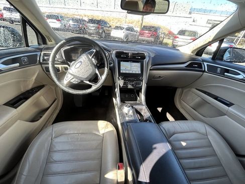 Used 2017 Ford Fusion SE w/ Fusion SE Technology Package image 26