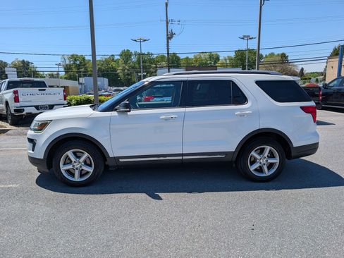 Used 2019 Ford Explorer XLT w/ Equipment Group 201A FWD image 2