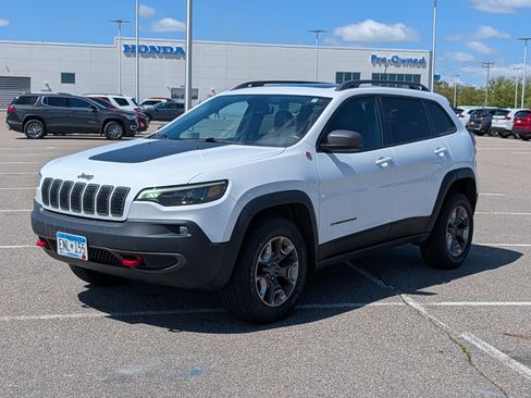 Used 2020 Jeep Cherokee Trailhawk w/ Comfort/Convenience Group AWD/4WD image 2