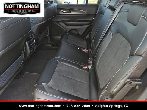 New 2025 Jeep Grand Cherokee Altitude image 24