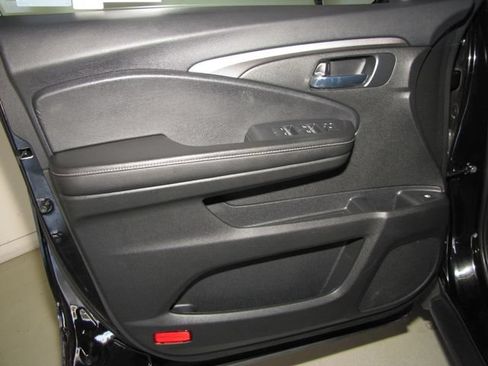 Certified 2024 Honda Ridgeline Sport image 10