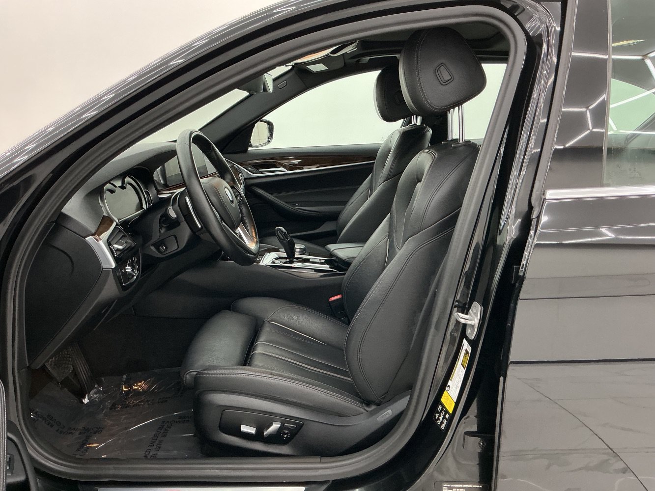Used 2017 BMW 530i xDrive AWD/4WD image 14