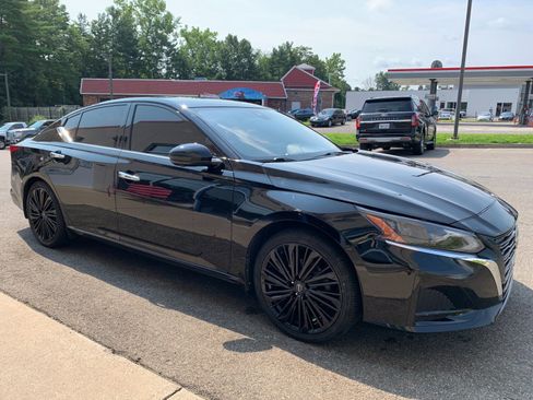 Used 2024 Nissan Altima 2.5 SL FWD image 3