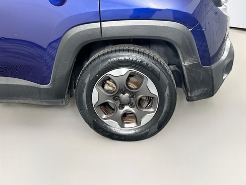 Used 2017 Jeep Renegade Sport w/ Power & Air Group FWD image 11