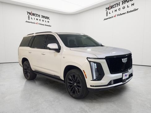 Used 2025 Cadillac Escalade Sport w/ LPO, ONYX Package AWD/4WD image 7
