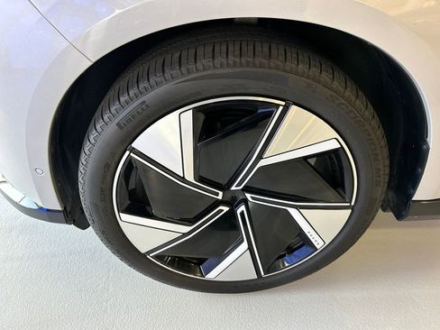 New 2025 Volvo EX90 Ultra image 8