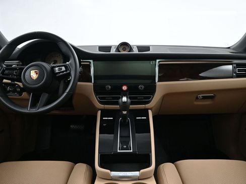 Certified 2026 Porsche Macan image 9