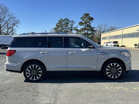 Used 2021 Lincoln Navigator Reserve w/ Luxury Package image 11