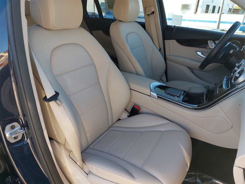 Used 2022 Mercedes-Benz GLC 300 GLC 300 image 10