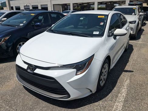 Used 2024 Toyota Corolla LE FWD image 2