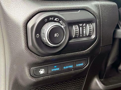 Used 2022 Jeep Wrangler Unlimited Sahara w/ Cold Weather Group image 17