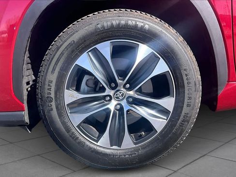 Used 2020 Toyota Highlander XLE image 11