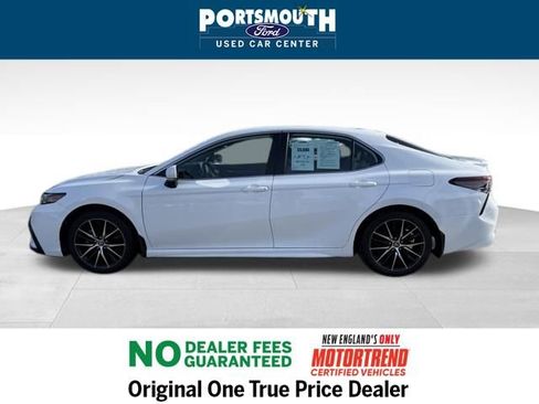 Used 2024 Toyota Camry SE w/ Cold Weather Package image 2