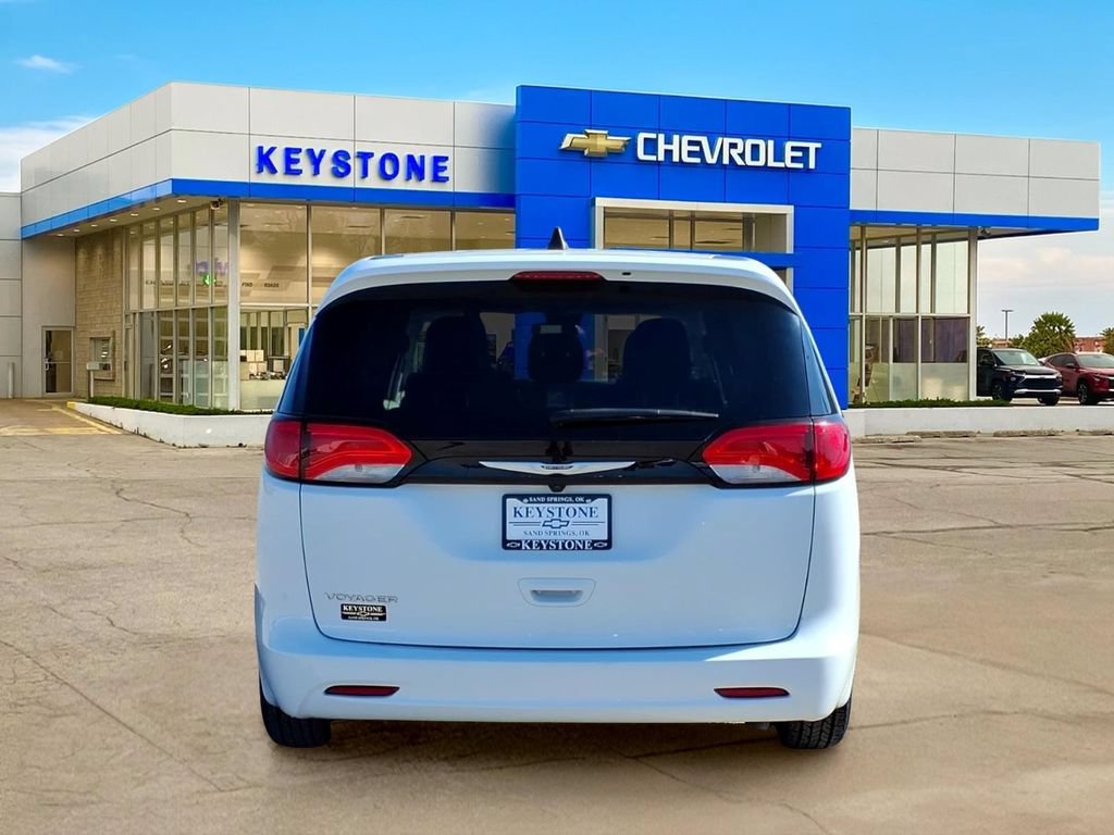 Used 2023 Chrysler Voyager LX FWD image 6