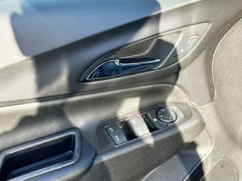 Used 2020 Chevrolet Equinox LT image 17