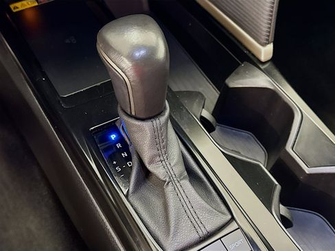 Used 2025 Toyota Camry SE FWD image 25