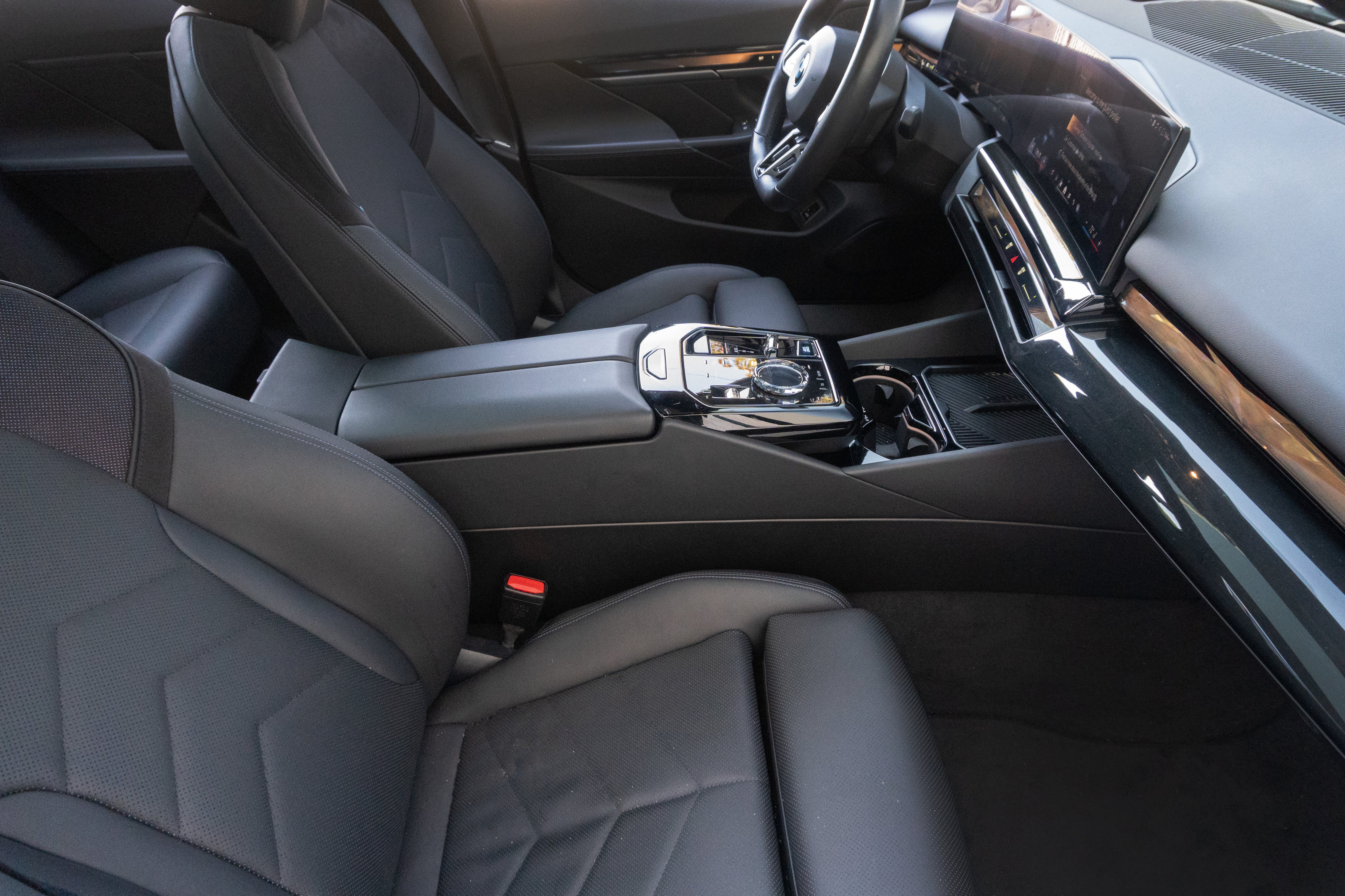 Certified 2024 BMW i5 eDrive40i w/ Executive Package RWD image 12