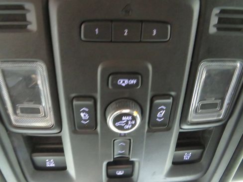 Used 2022 GMC Yukon XL Denali w/ Advanced Technology Package image 28