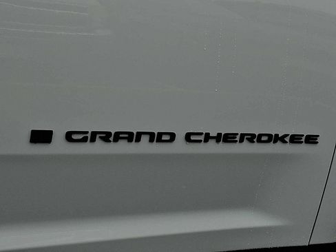 New 2026 Jeep Grand Cherokee Limited w/ Limited Altitude Package AWD/4WD image 21